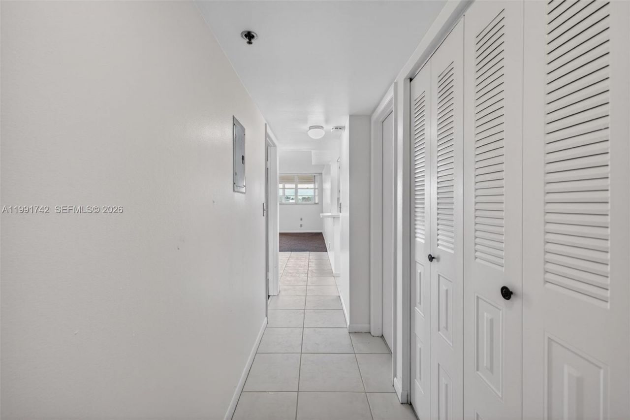 3100 W Rolling Hills Cir, Unit 303, Davie, FL 33328 Photo