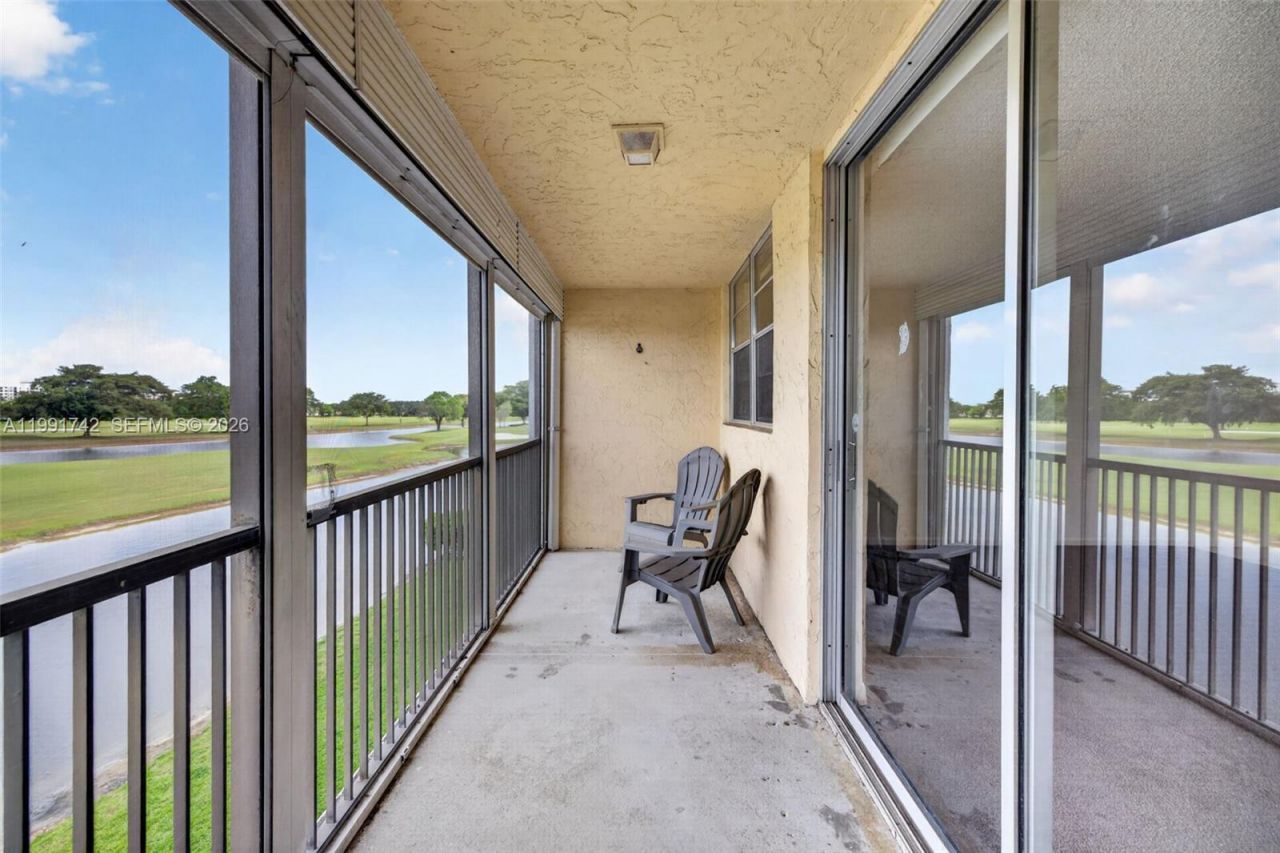 3100 W Rolling Hills Cir, Unit 303, Davie, FL 33328 Photo