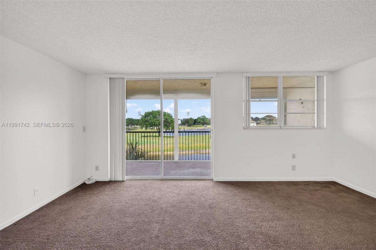 3100 W Rolling Hills Cir, Unit 303, Davie, FL 33328 Photo