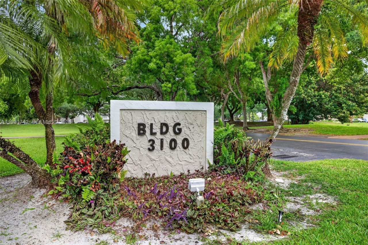 3100 W Rolling Hills Cir, Unit 303, Davie, FL 33328 Photo