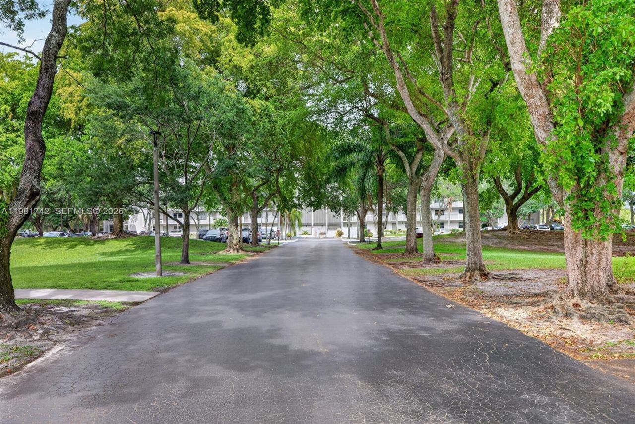 3100 W Rolling Hills Cir, Unit 303, Davie, FL 33328 Photo