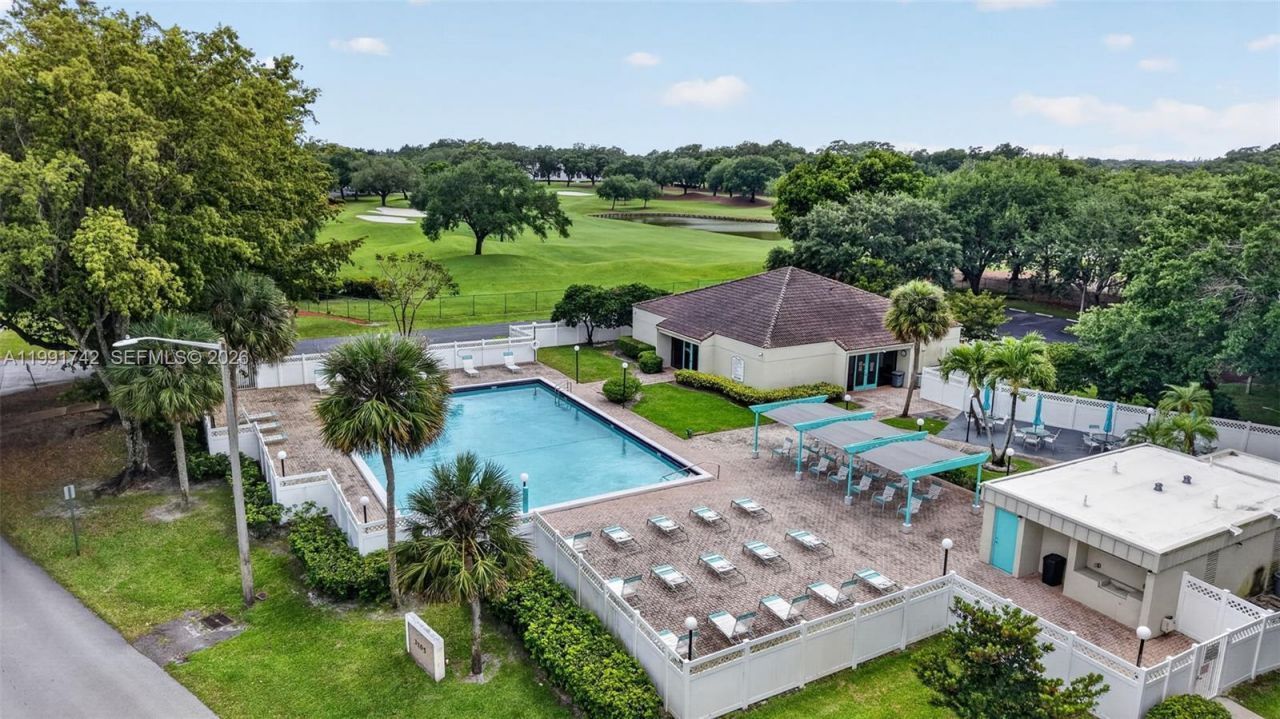 3100 W Rolling Hills Cir, Unit 303, Davie, FL 33328 Photo