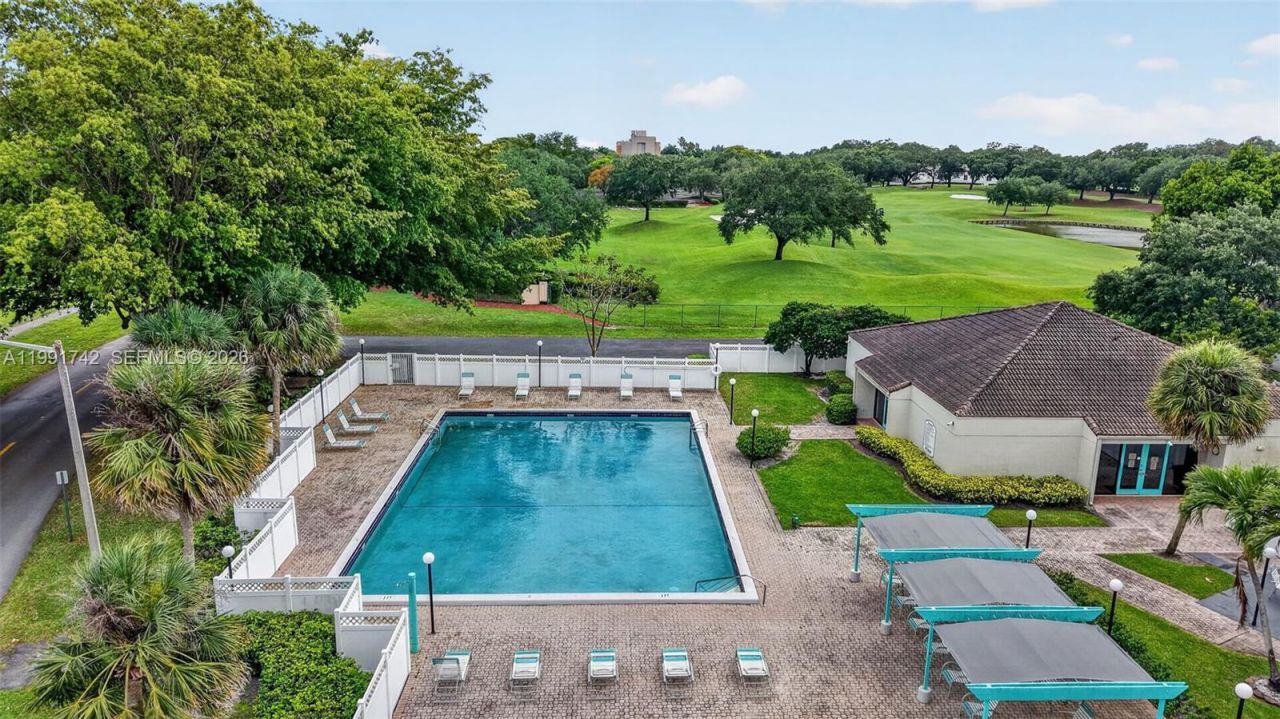 3100 W Rolling Hills Cir, Unit 303, Davie, FL 33328 Photo