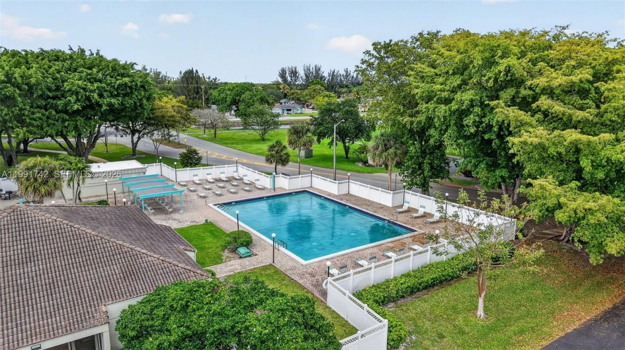 3100 W Rolling Hills Cir, Unit 303, Davie, FL 33328 Photo