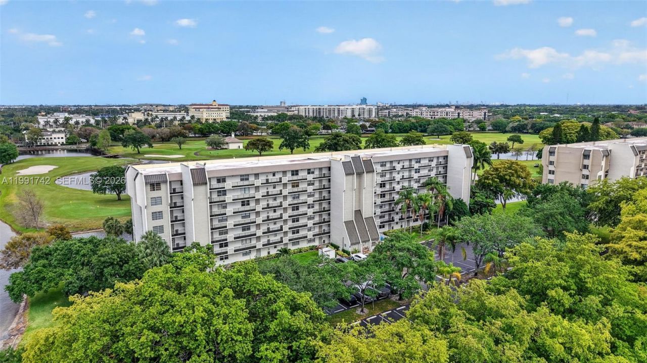 3100 W Rolling Hills Cir, Unit 303, Davie, FL 33328 Photo