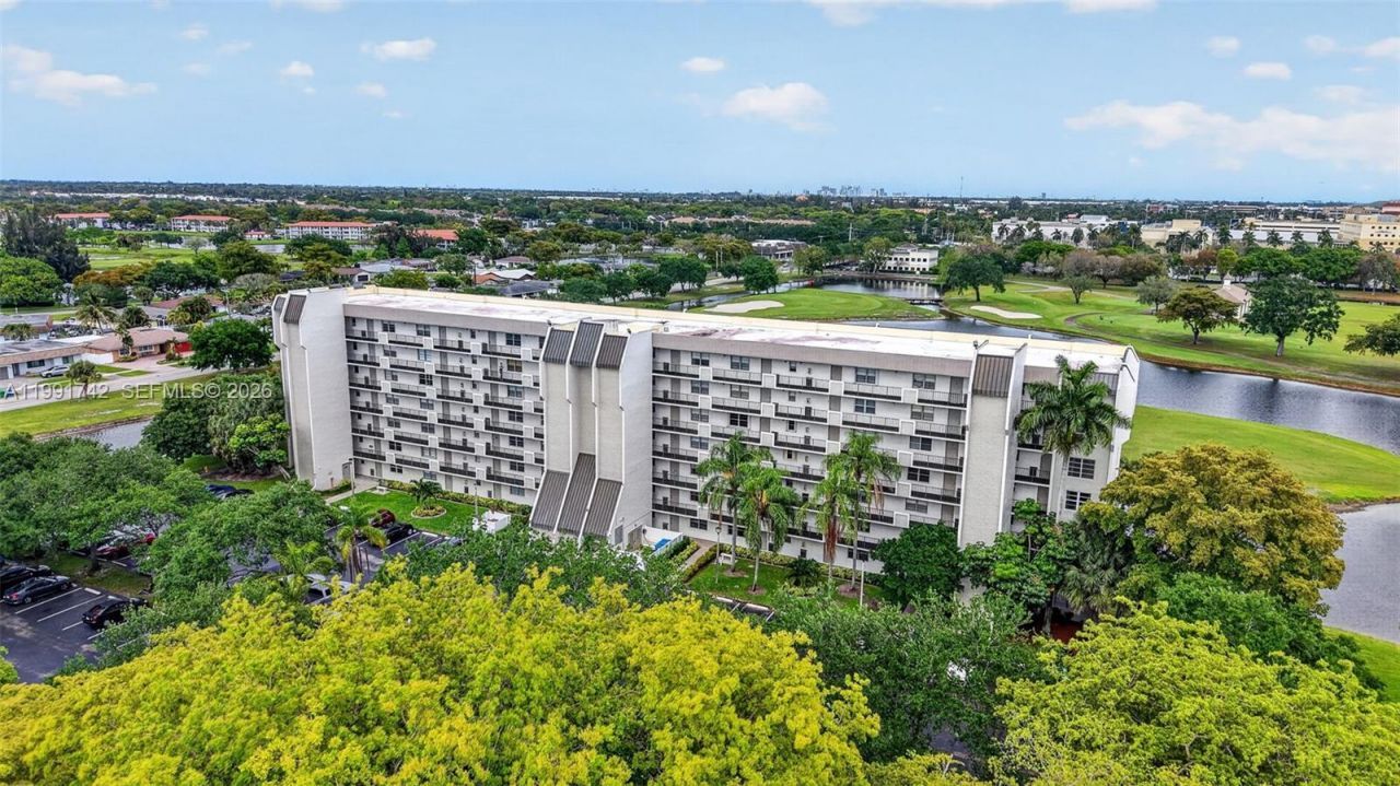 3100 W Rolling Hills Cir, Unit 303, Davie, FL 33328 Photo