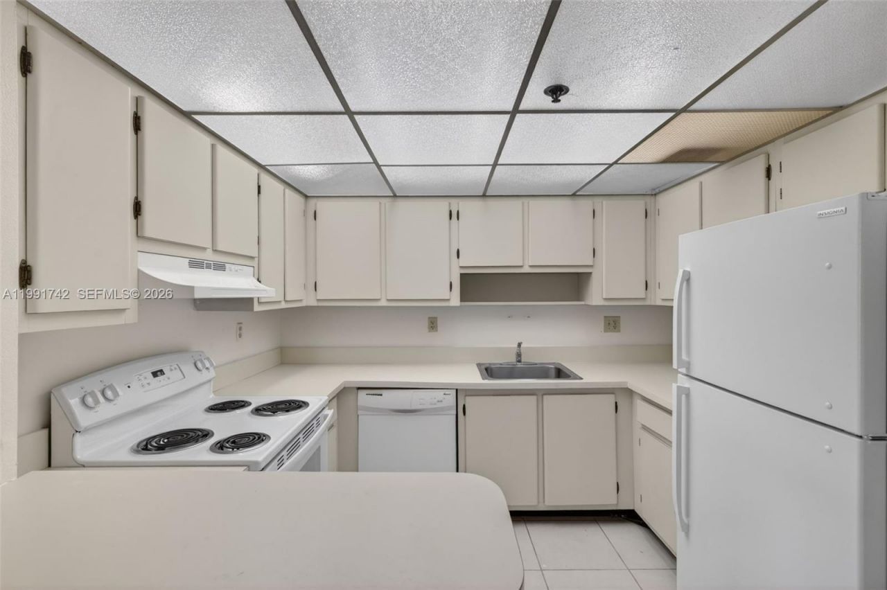 3100 W Rolling Hills Cir, Unit 303, Davie, FL 33328 Photo