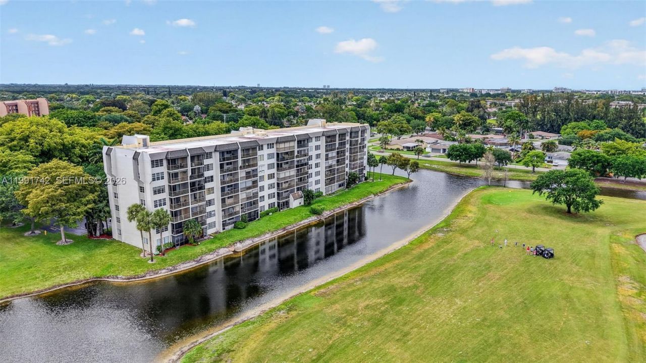 3100 W Rolling Hills Cir, Unit 303, Davie, FL 33328 Photo
