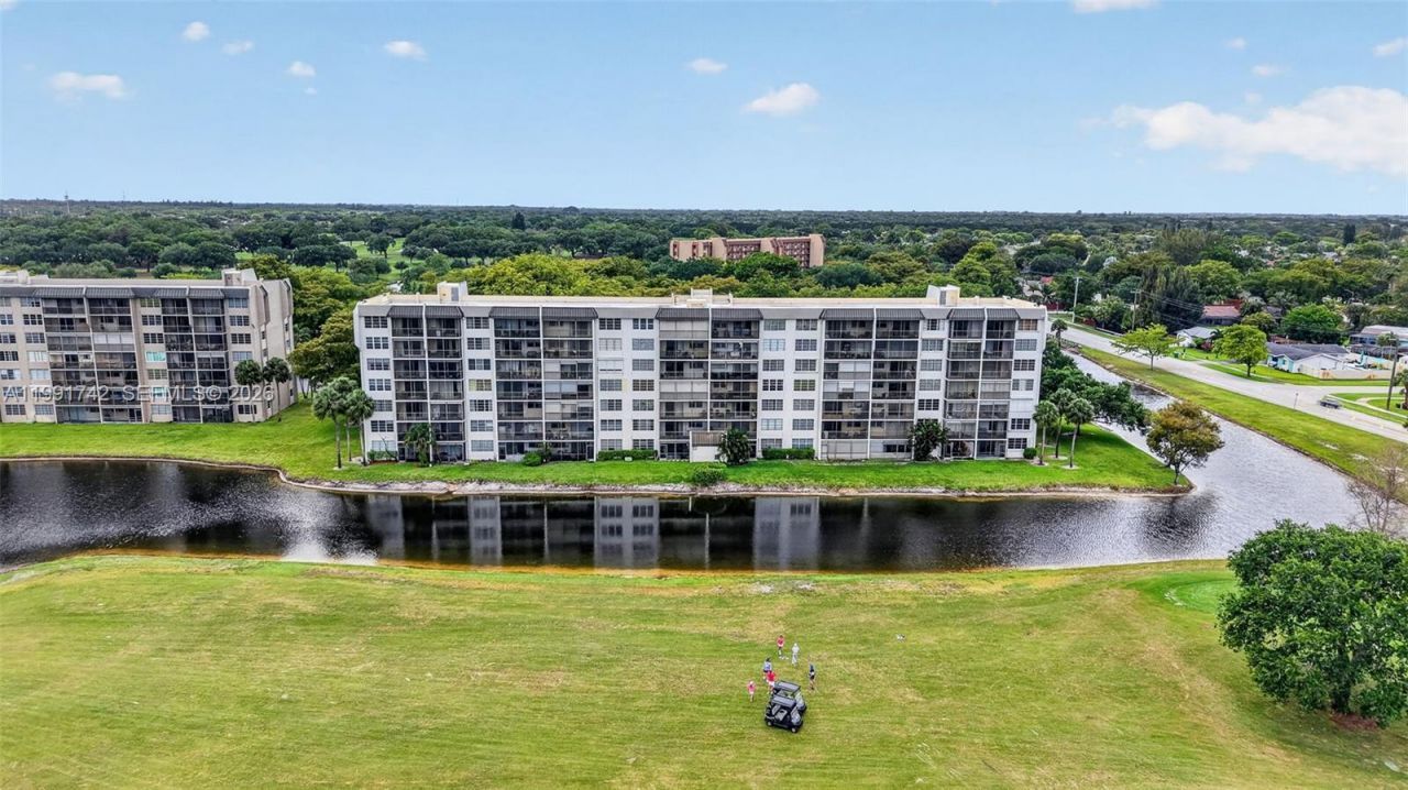 3100 W Rolling Hills Cir, Unit 303, Davie, FL 33328 Photo