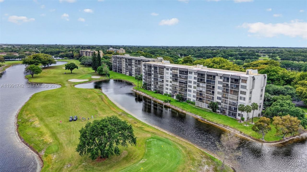 3100 W Rolling Hills Cir, Unit 303, Davie, FL 33328 Photo