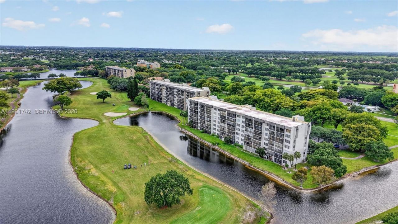 3100 W Rolling Hills Cir, Unit 303, Davie, FL 33328 Photo