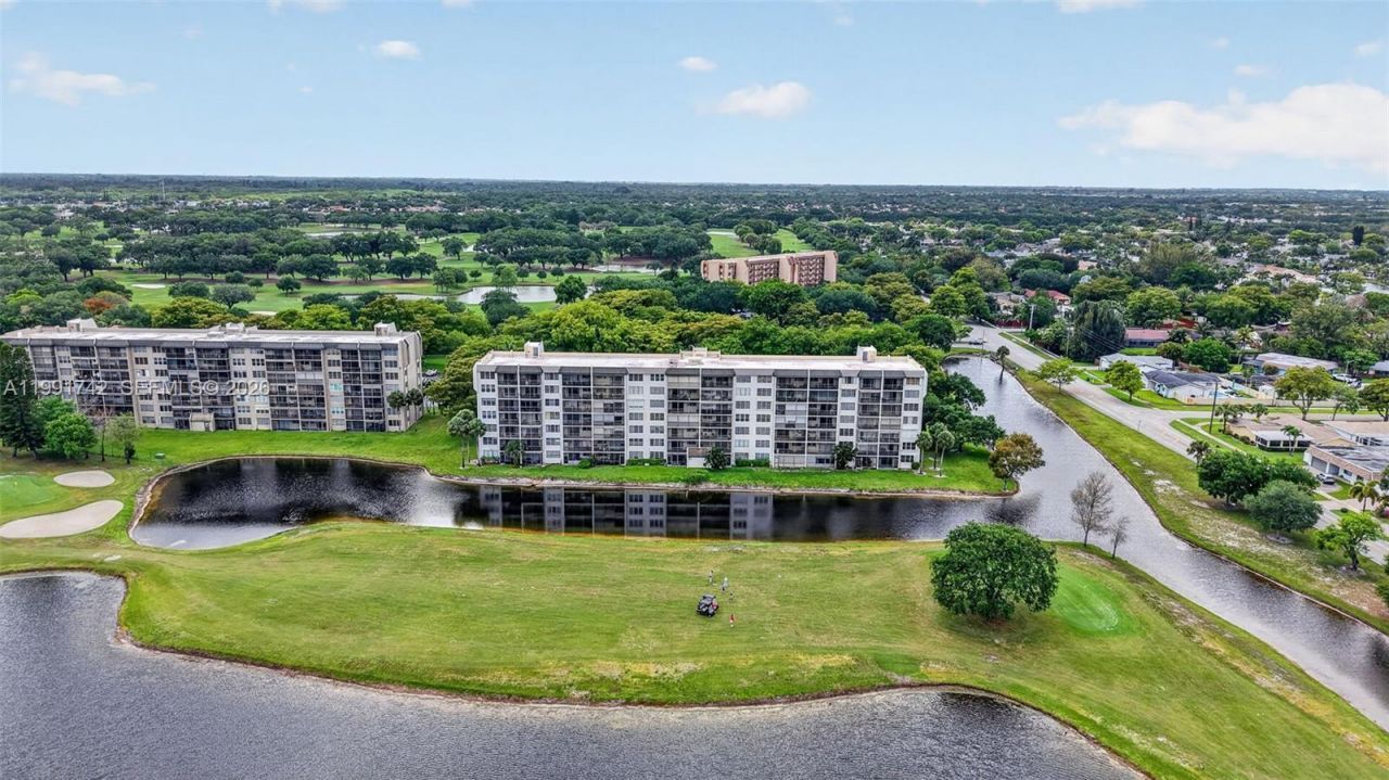 3100 W Rolling Hills Cir, Unit 303, Davie, FL 33328 Photo
