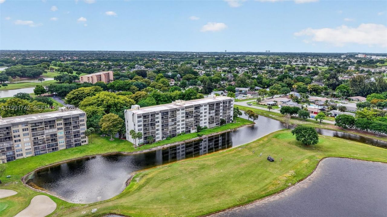 3100 W Rolling Hills Cir, Unit 303, Davie, FL 33328 Photo