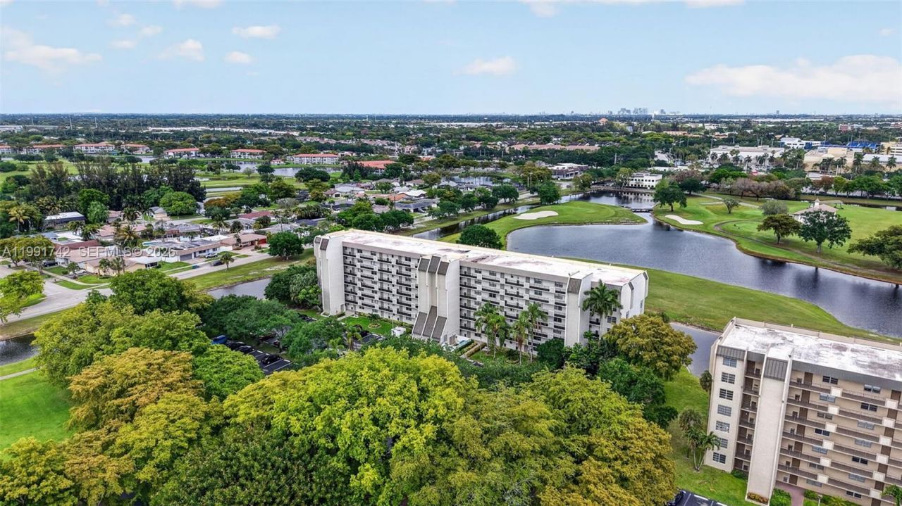3100 W Rolling Hills Cir, Unit 303, Davie, FL 33328 Photo