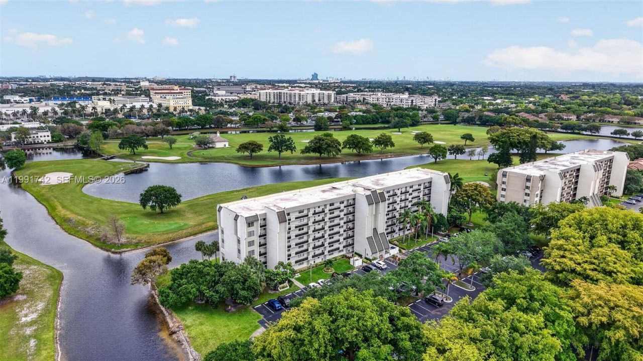 3100 W Rolling Hills Cir, Unit 303, Davie, FL 33328 Photo