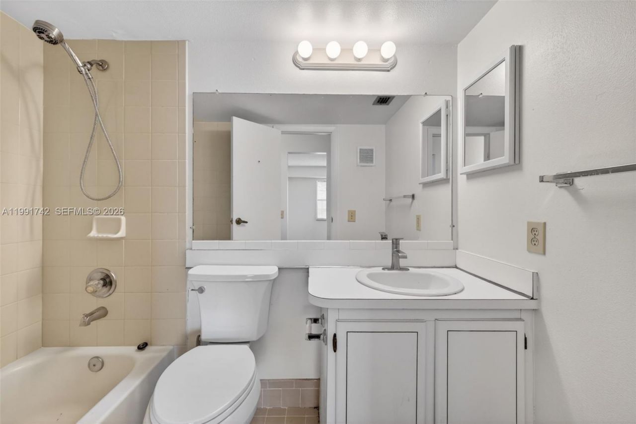 3100 W Rolling Hills Cir, Unit 303, Davie, FL 33328 Photo