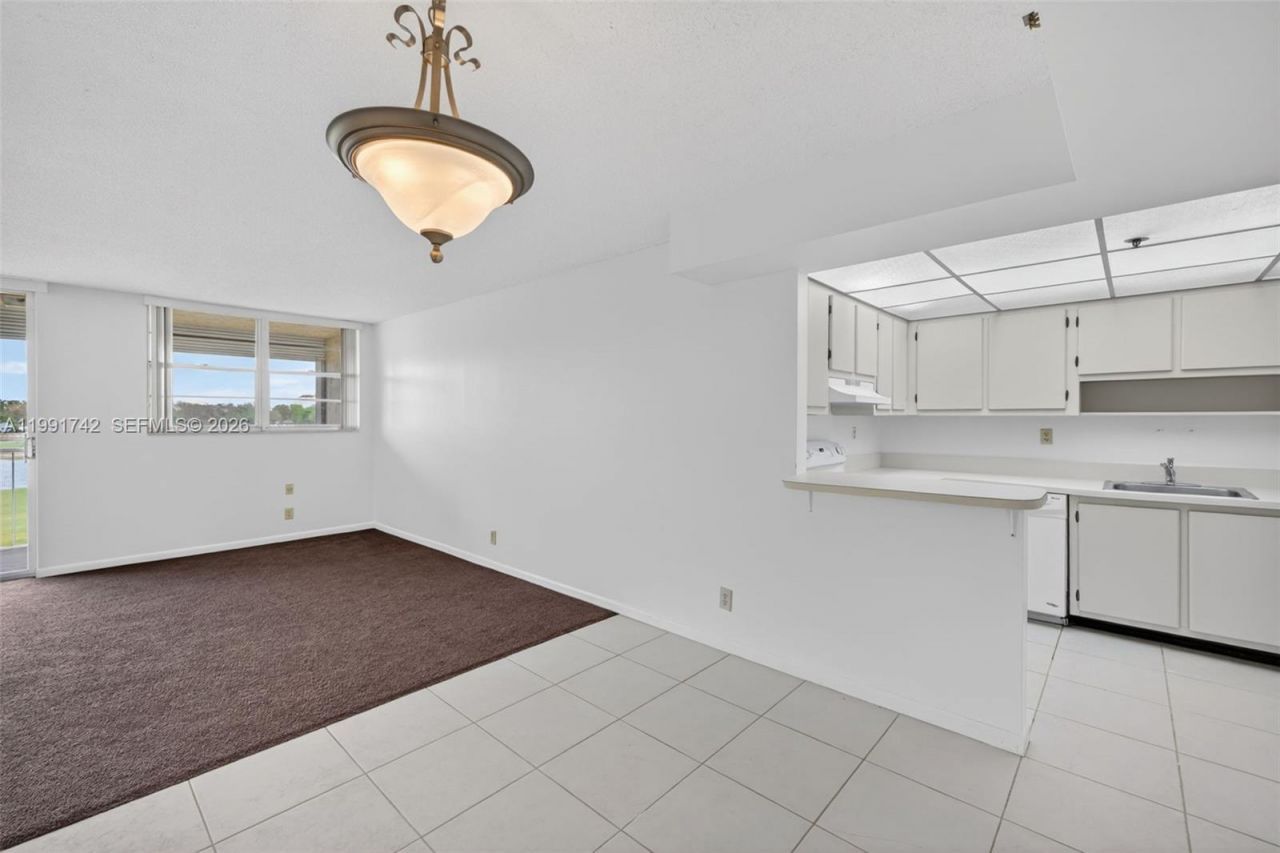 3100 W Rolling Hills Cir, Unit 303, Davie, FL 33328 Photo