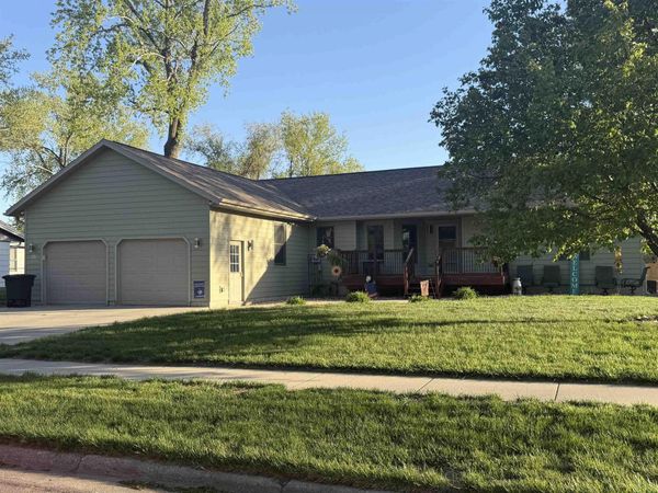 302 E Jefferson St, Elk Point, SD 57025