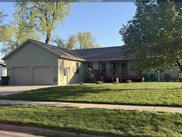 302 E Jefferson St, Elk Point, SD 57025