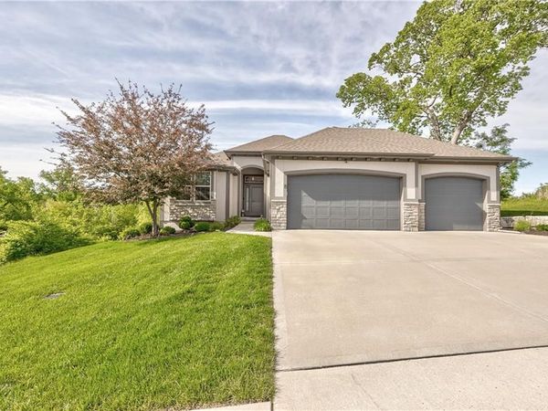 8 E 122nd Street, Kansas City, MO 64145