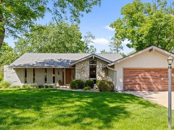 9010 W 104th Terrace, Overland Park, KS 66212