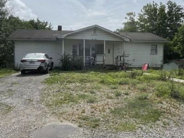 200 McCarroll Ave, Harriman, TN 37748