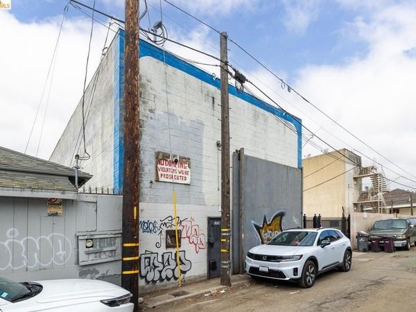 1528 International Blvd, Oakland, CA 94606