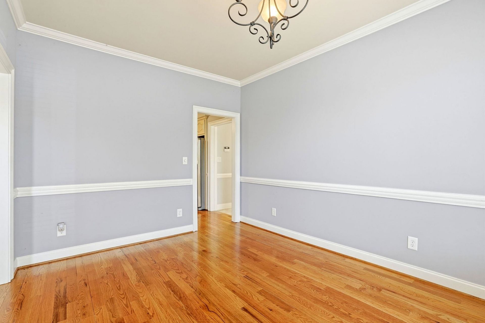 899 Shaftesbury Ln. Photo 10
