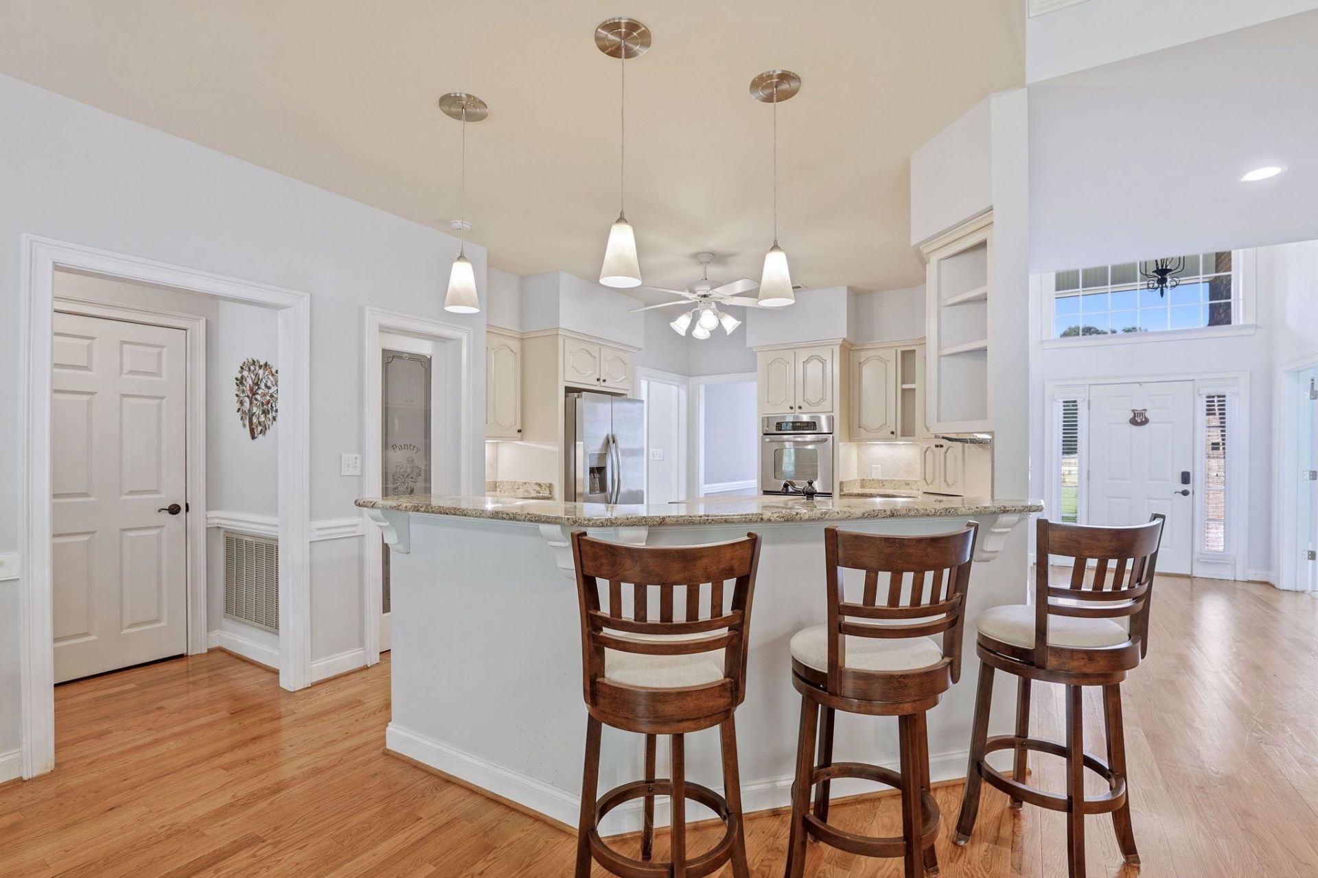 899 Shaftesbury Ln. Photo 11