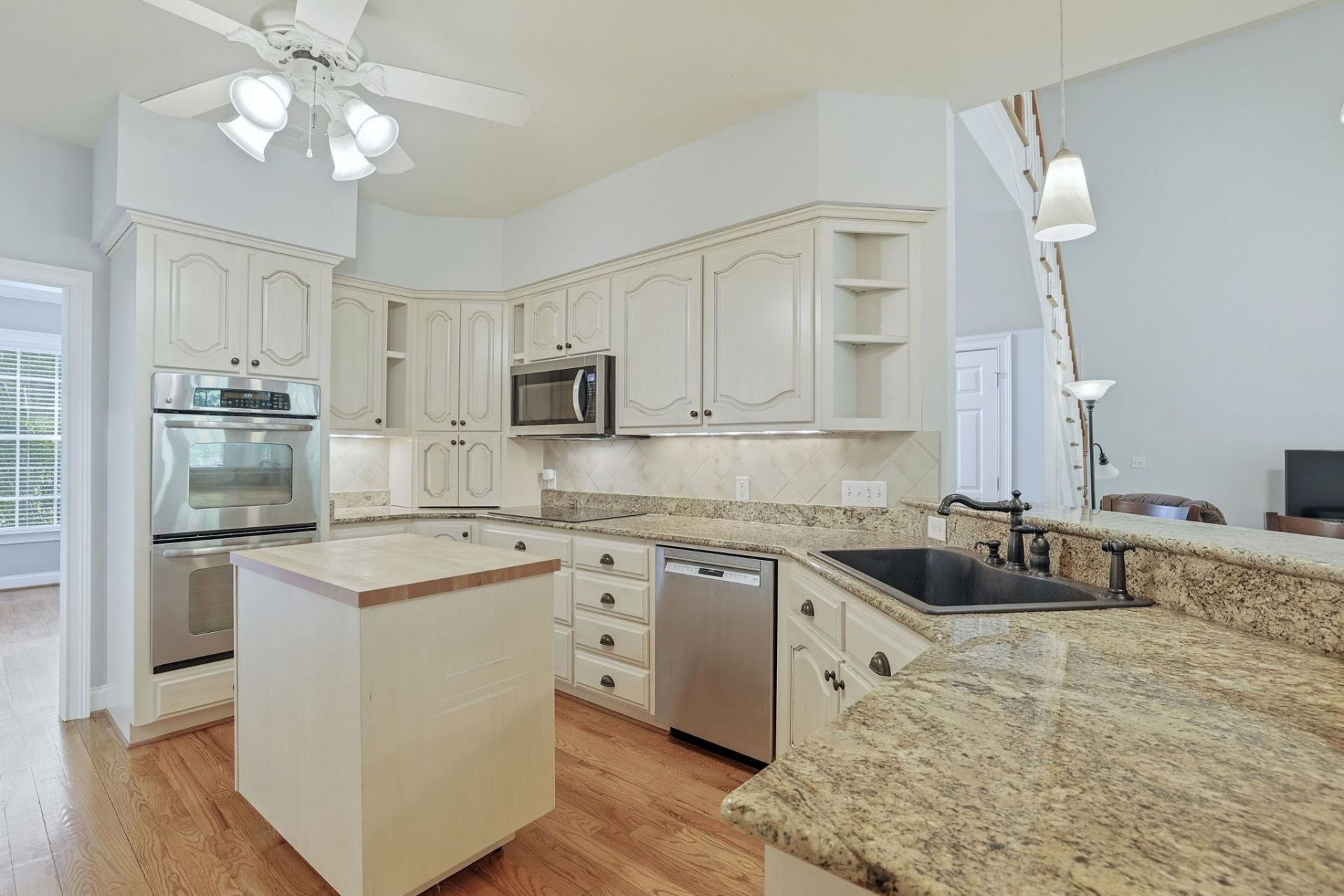 899 Shaftesbury Ln. Photo 12
