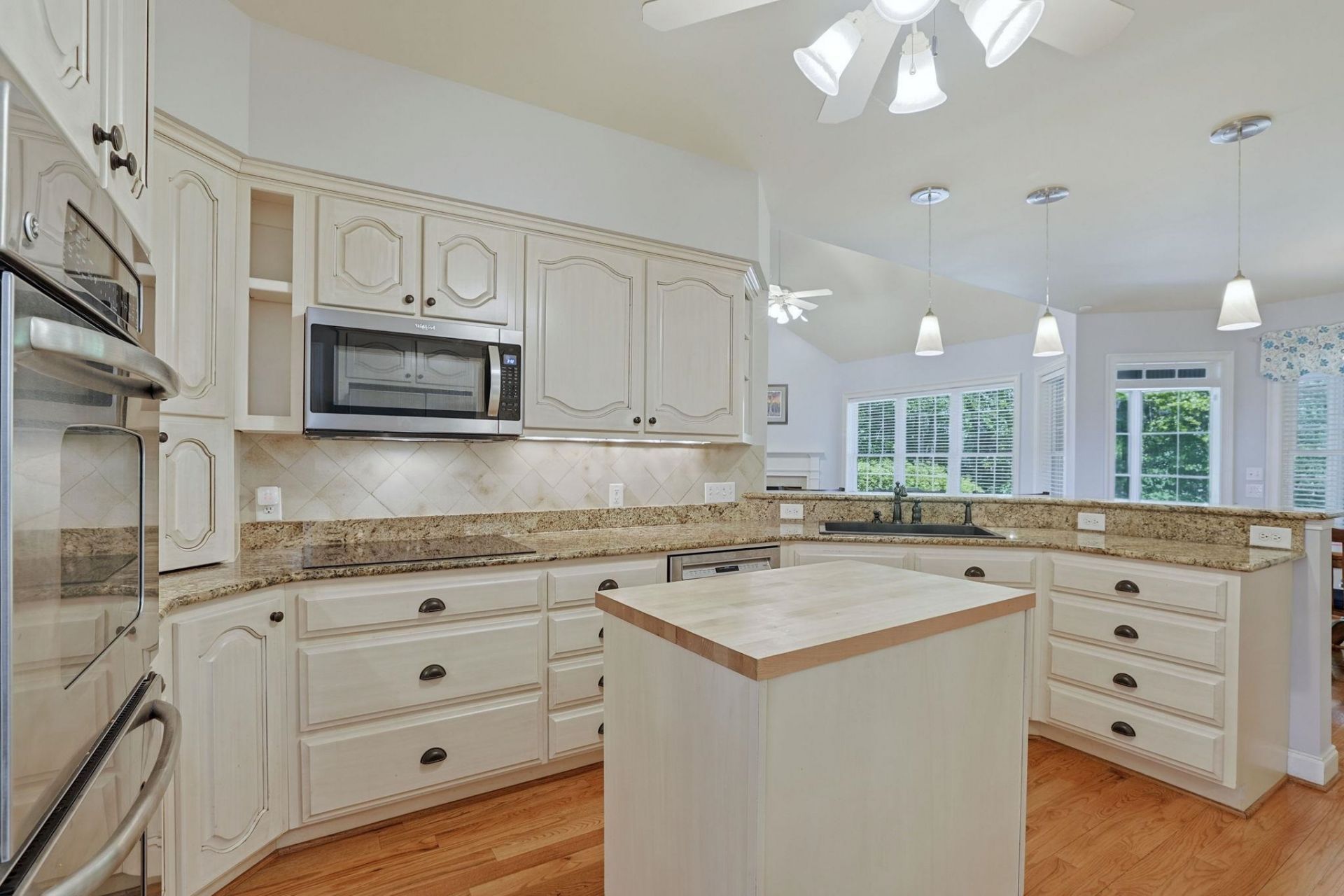 899 Shaftesbury Ln. Photo 13