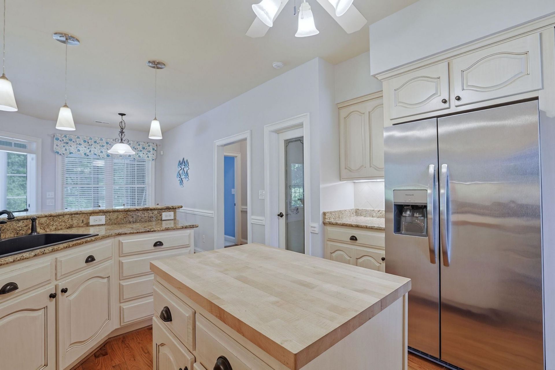 899 Shaftesbury Ln. Photo 14
