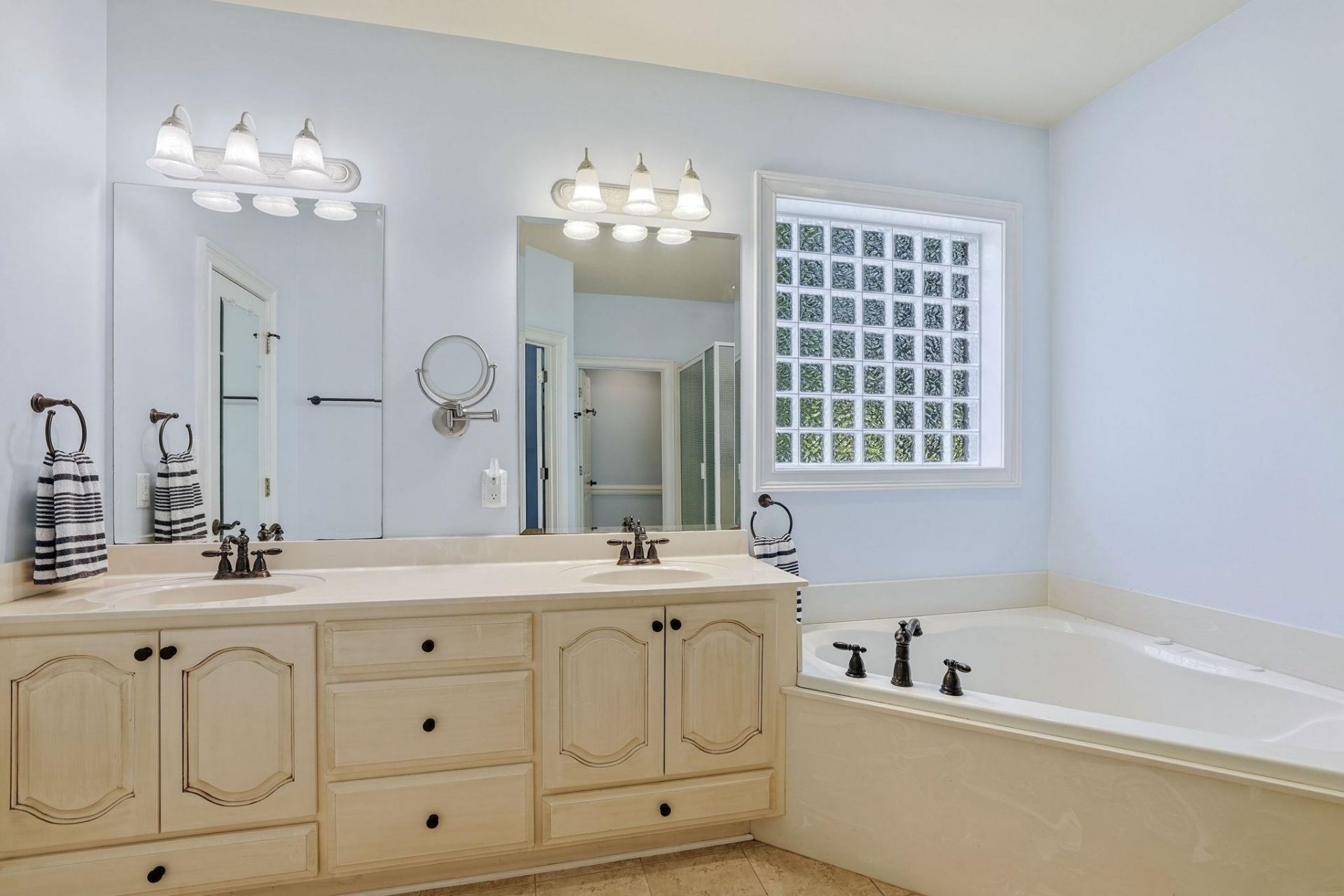 899 Shaftesbury Ln. Photo 22