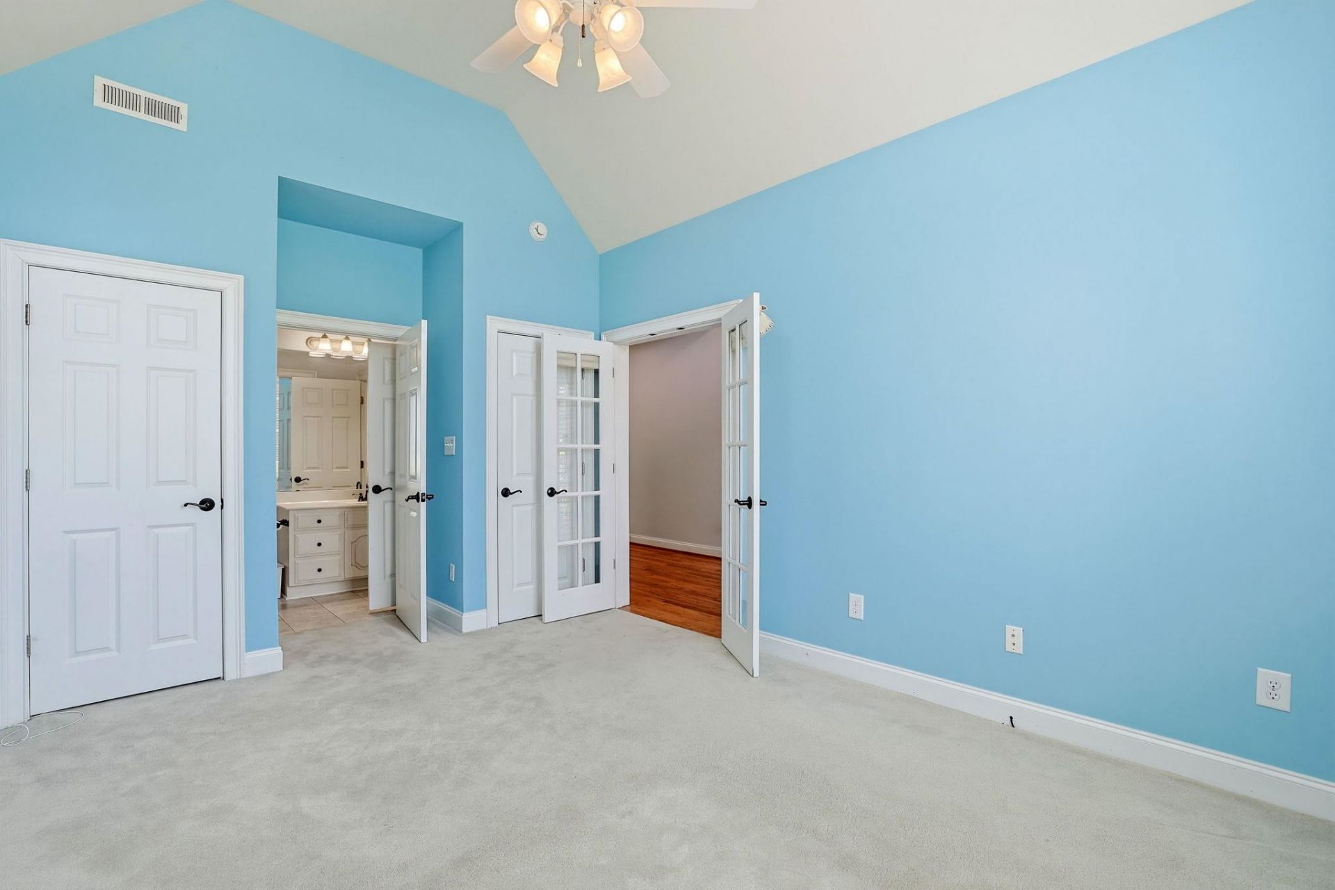 899 Shaftesbury Ln. Photo 24