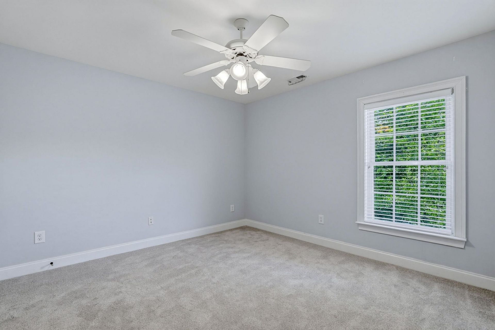 899 Shaftesbury Ln. Photo 31