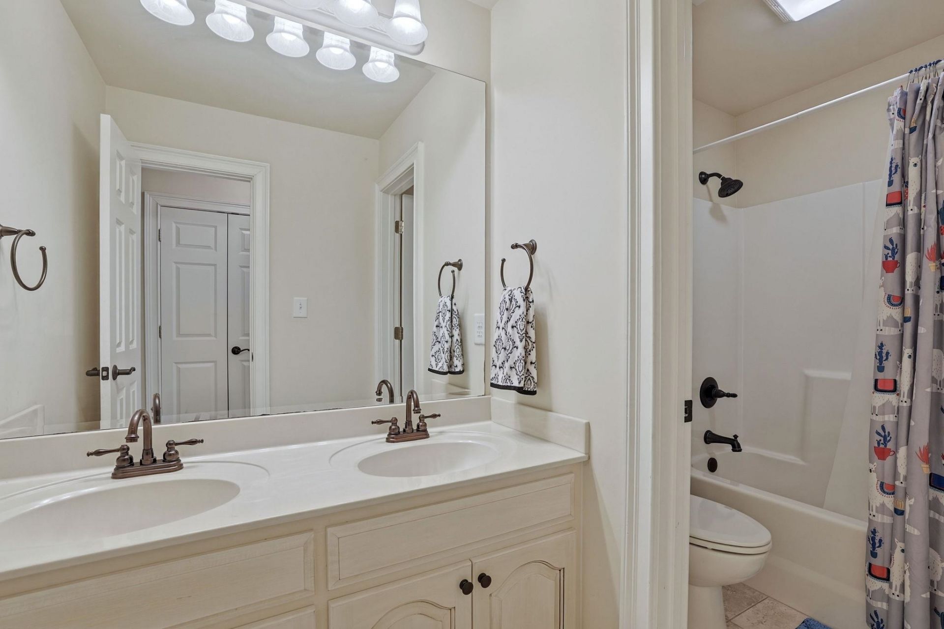 899 Shaftesbury Ln. Photo 36