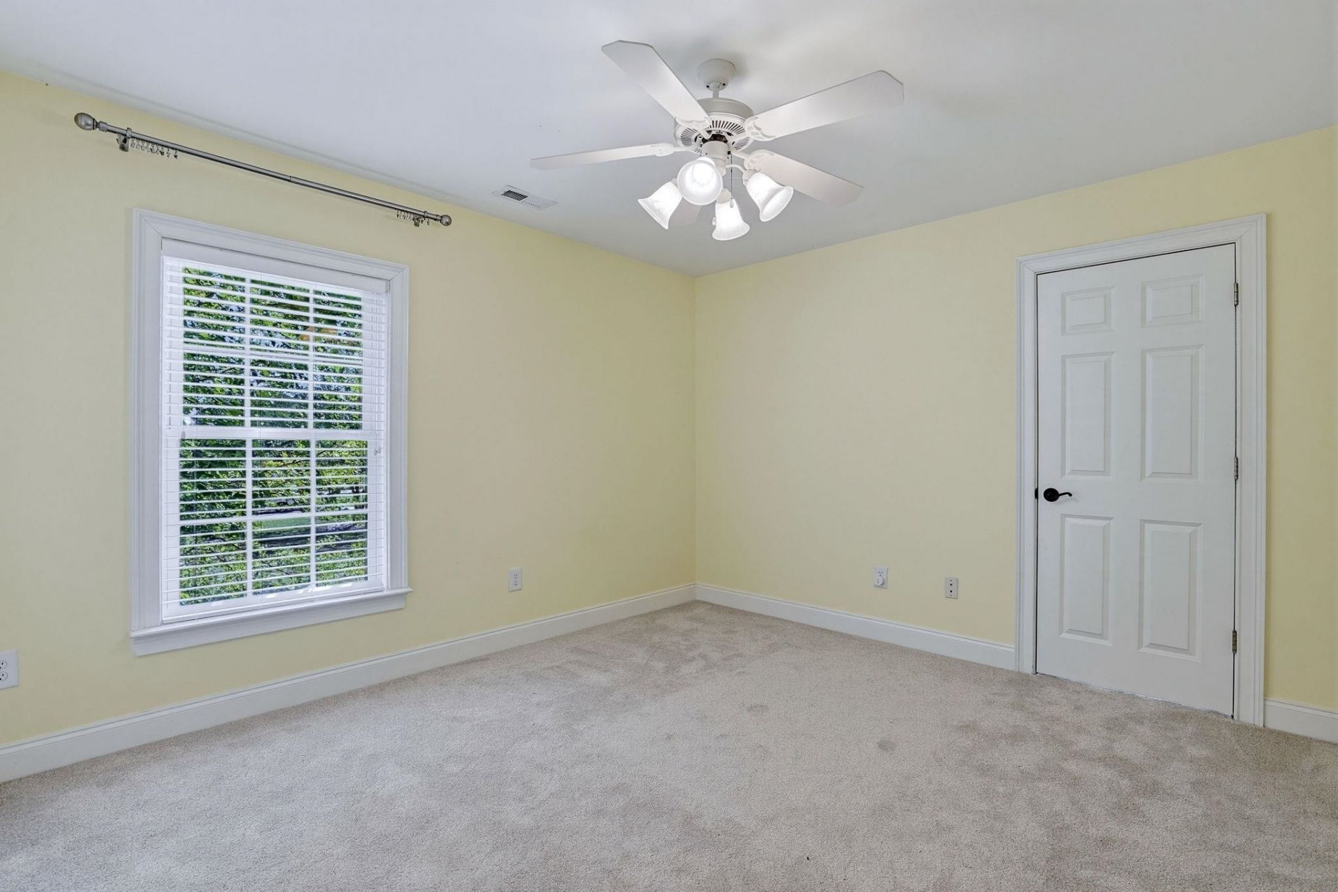899 Shaftesbury Ln. Photo 38