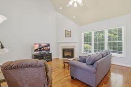 899 Shaftesbury Ln. photo 4