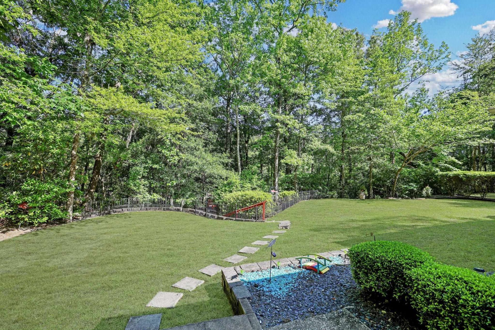 899 Shaftesbury Ln. Photo 43