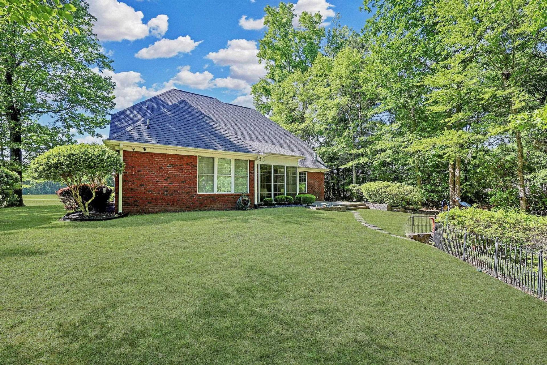 899 Shaftesbury Ln. Photo 44