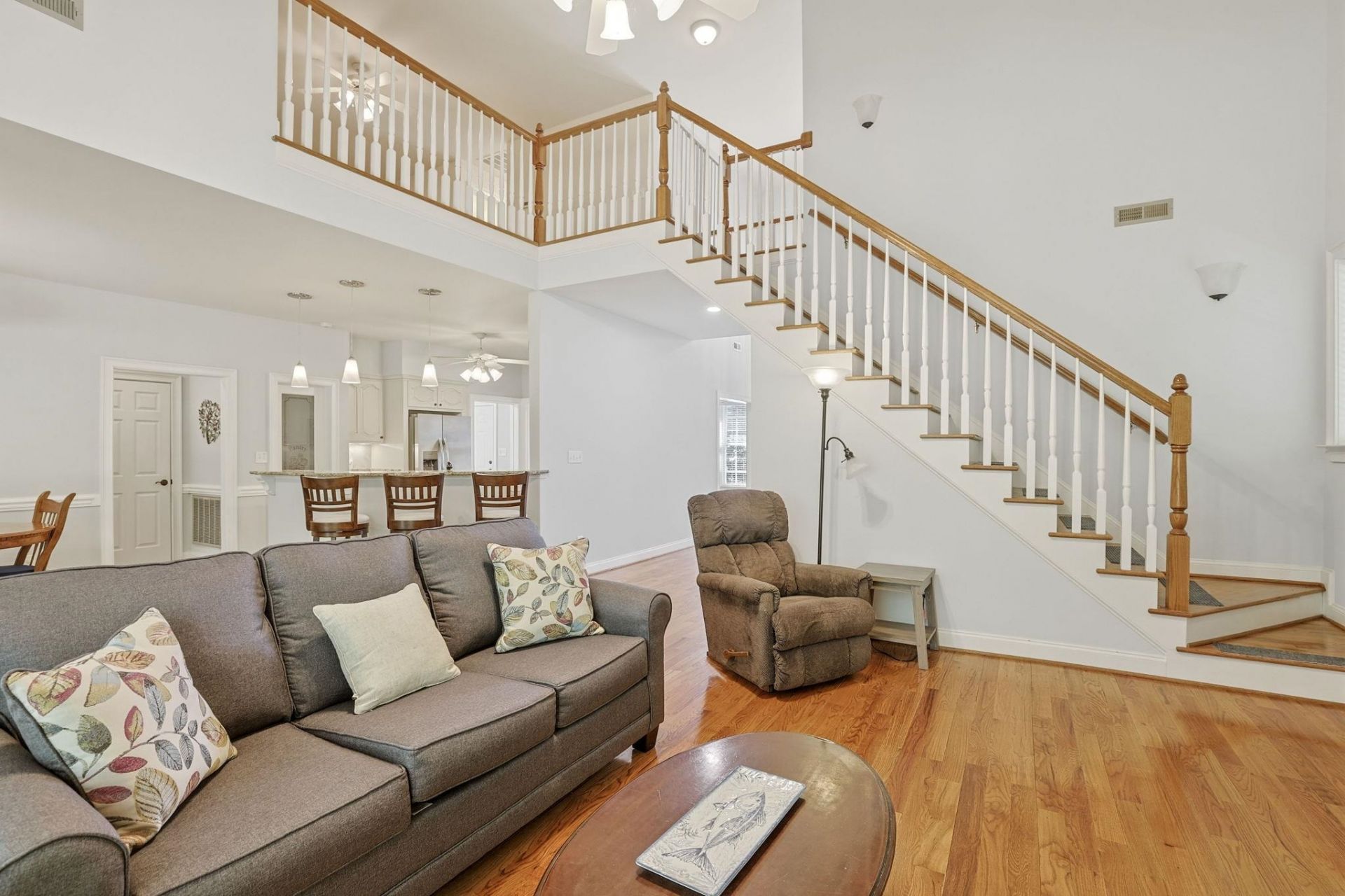899 Shaftesbury Ln. Photo 5