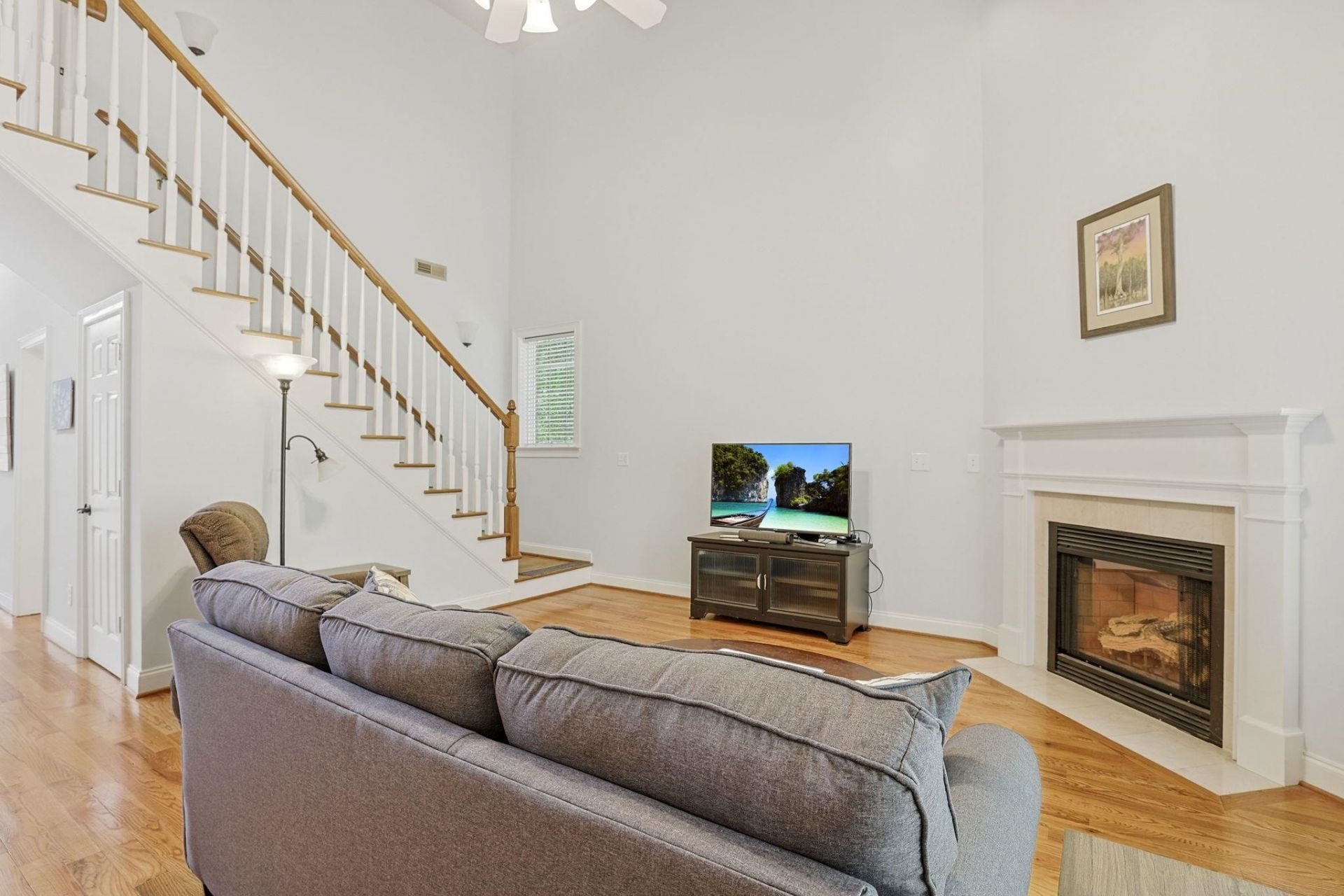 899 Shaftesbury Ln. Photo 6