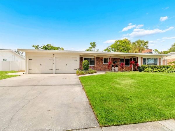 10916 CARROLLWOOD DRIVE , TAMPA, FL 33618