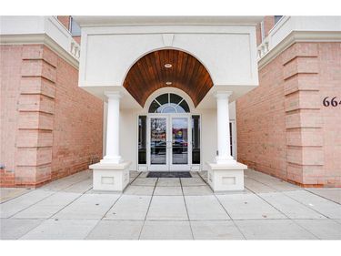 6640 Lyndale Avenue S, Unit 208, Richfield, MN 55423