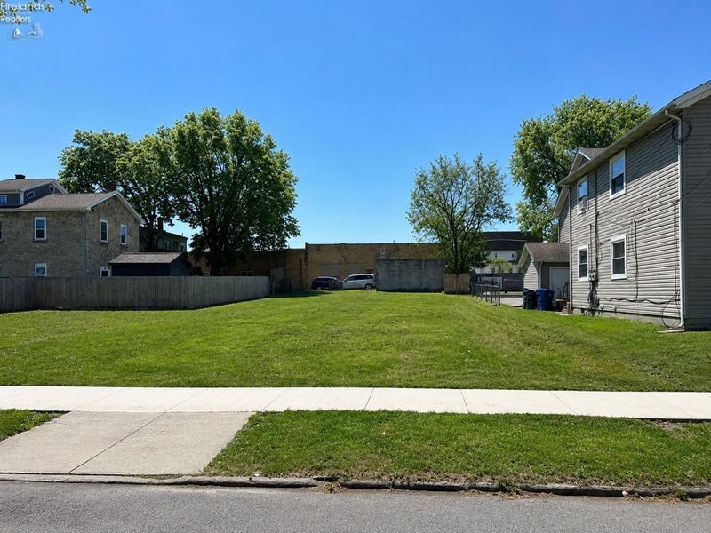 713 W Market Street, Sandusky, OH 44870 Photo 1