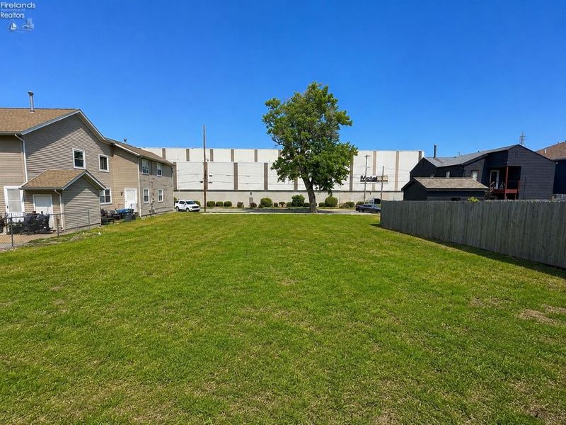 713 W Market Street, Sandusky, OH 44870 Photo 2