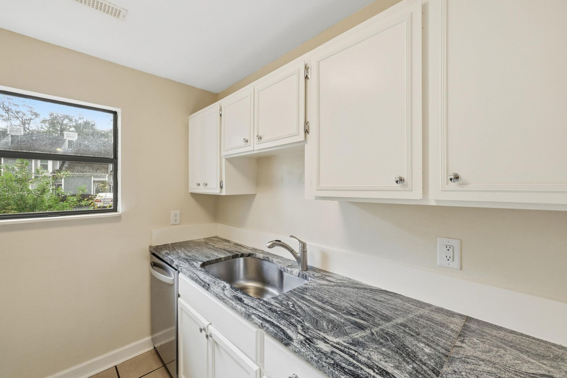2753 Jobee Drive Photo 9