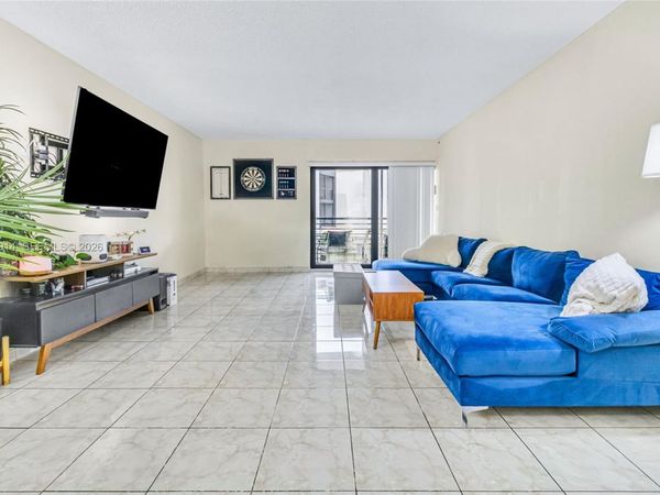4040 N Hills Dr, Unit 20, Hollywood, FL 33021