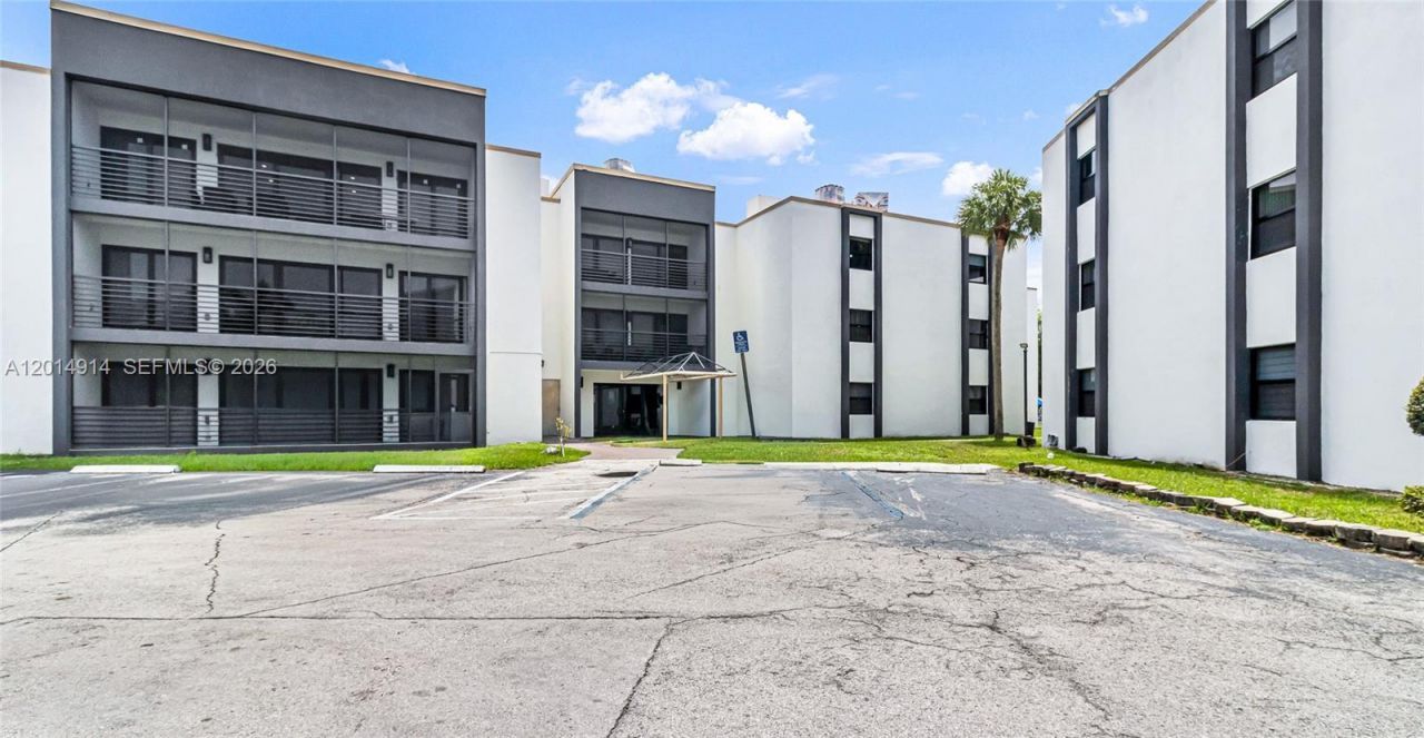 4040 N Hills Dr, Unit 20, Hollywood, FL 33021 Photo