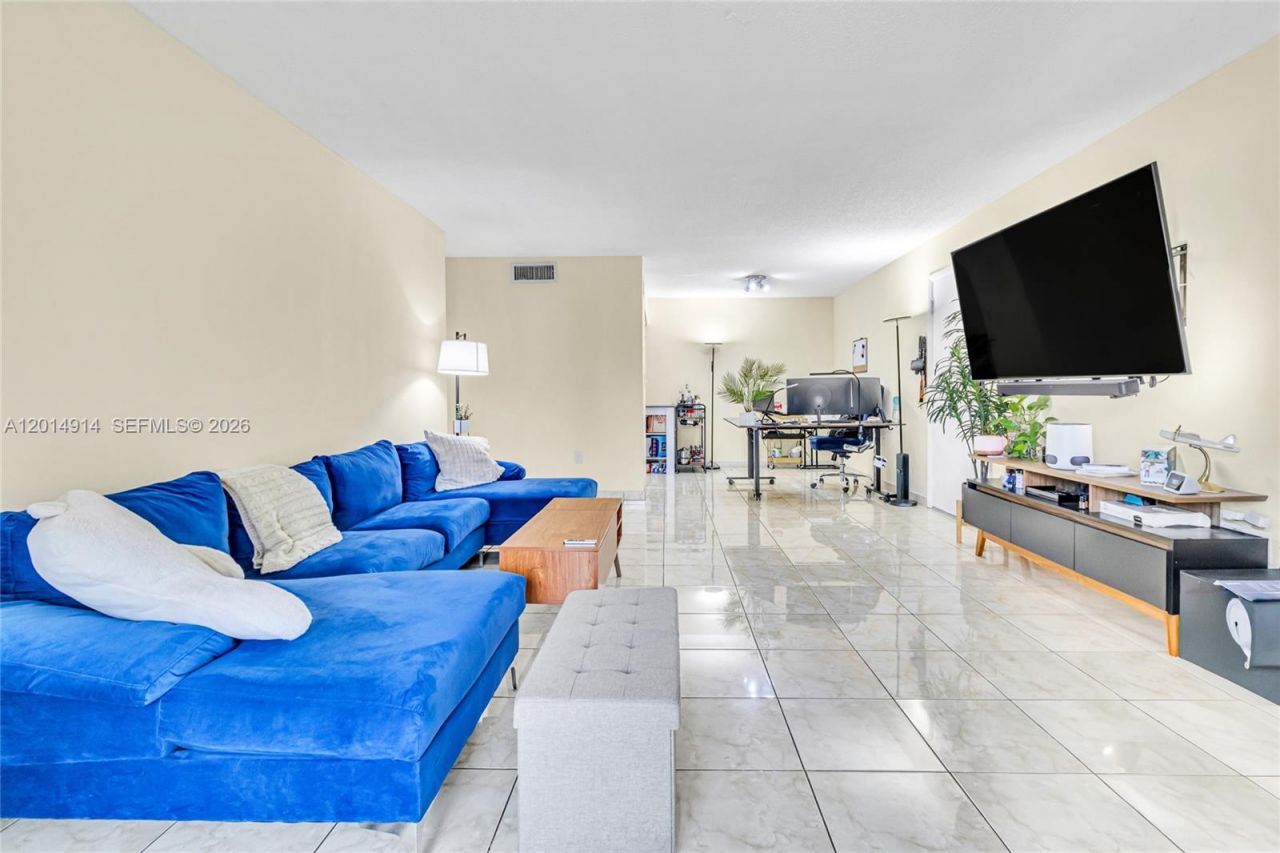 4040 N Hills Dr, Unit 20, Hollywood, FL 33021 Photo